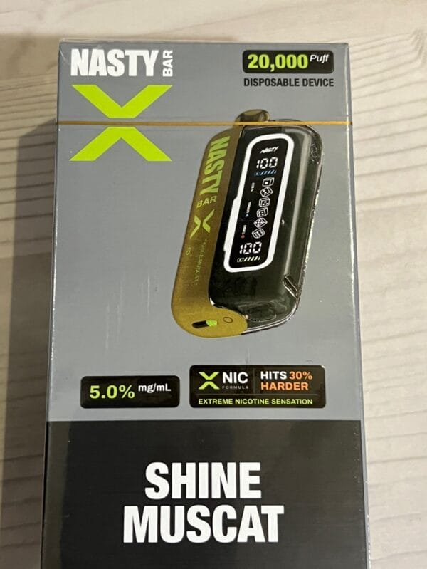 Crisp green grape inhale with smooth refreshing exhale — 샤인머스캣의 선명한 풍미가 강조된 Nasty Bar X 20000 Shine Muscat 제품 이미지.