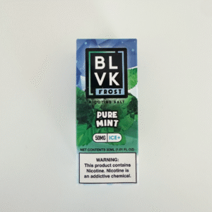 Pure mint clean vibe 맑고 밝은 민트향 중심의 BLVK 이미지. 부드러운 쿨링과 라이트 단향 분위기까지 자연스럽게 표현된 제품 사진.